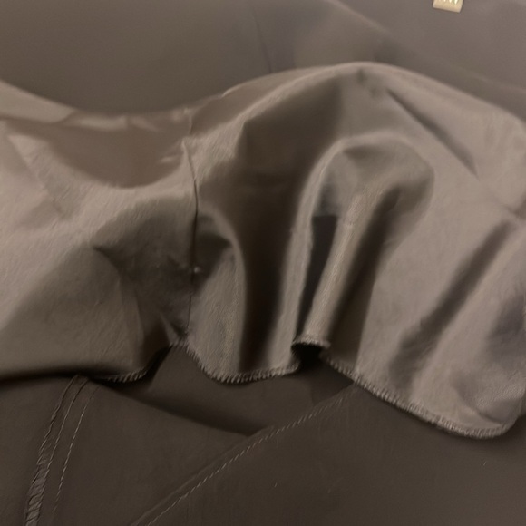 Marks & Spencer’s a-line skirt under the knee black UK14- Canadian size medium - Picture 4 of 6